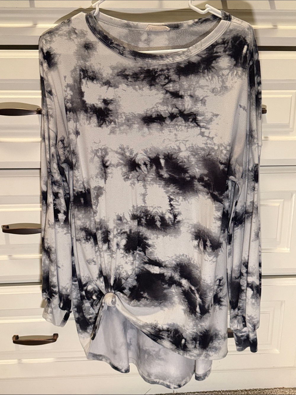 Women's Black & White Tie-Dye Long Sleeve Knot Front Top